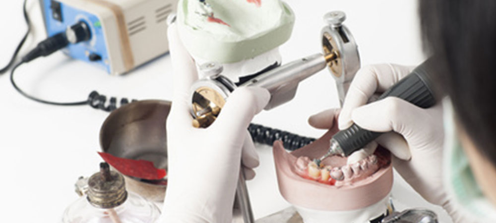入れ歯の見た目・機能性・耐久性を高めるための取り組み